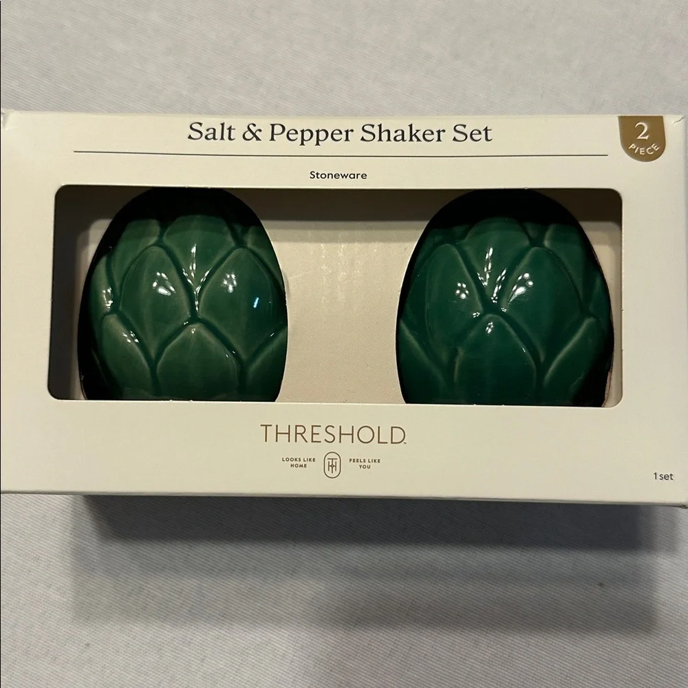 Threshold Emerald Green Artichoke salt and pepper shakers 💚